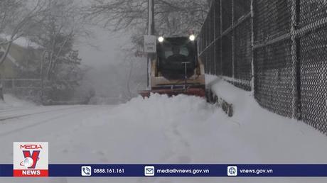 Kệ hàng trống không tại các siêu thị Mỹ