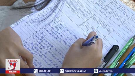 Học sinh TP.HCM “vượt khó” hoàn tất kiểm tra học kỳ 1