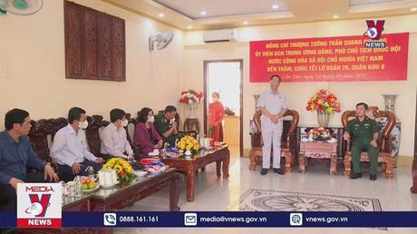 Phó Chủ tịch Quốc hội động viên lực lượng vũ trang tại Cần Thơ