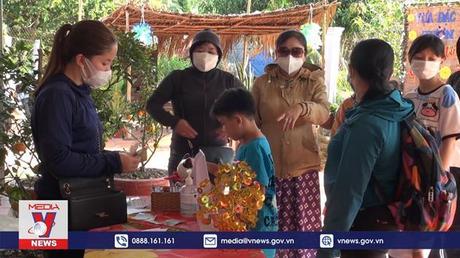 Quýt hồng Lai Vung trĩu cành đón chào du khách