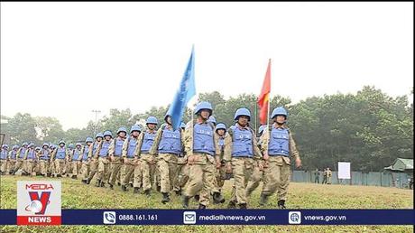 Màu cờ Việt Nam trên bức tranh hòa bình thế giới