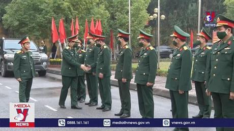 Bộ trưởng Bộ Quốc phòng tặng quà Tết tại Hưng Yên