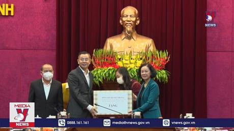 Trưởng Ban Tổ chức Trung ương thăm, tặng quà tại Hòa Bình