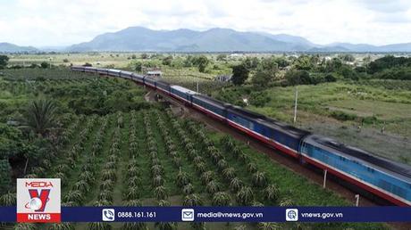 Khách mua vé tàu Tết tại ga Sài Gòn tăng trở lại