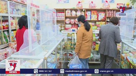 Người dân Thủ đô ưa chuộng bánh mứt truyền thống

