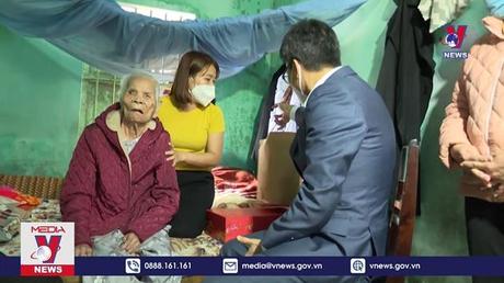  Phó Thủ tướng trao quà Tết tại Thừa Thiên - Huế