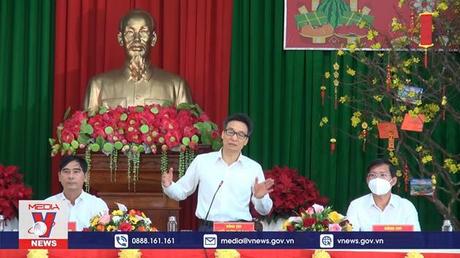 Phó Thủ tướng Vũ Đức Đam thăm và tặng quà Tết tại Bình Thuận