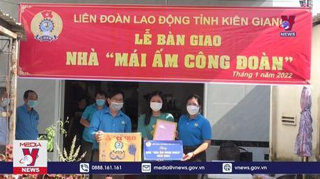 Mang Tết sớm cho đoàn viên, người lao động khó khăn tại Hòn Tre