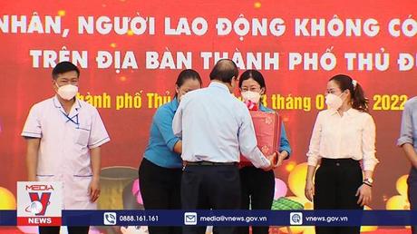 Chủ tịch nước trao quà Tết cho người lao động tại TP Hồ Chí Minh