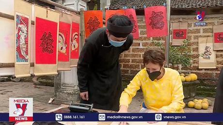 Người nước ngoài trải nghiệm Tết Việt