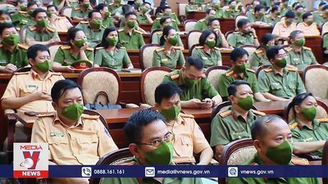 Chủ tịch nước kiểm tra công tác ứng trực Tết tại Công an thành phố Hồ Chí Minh 