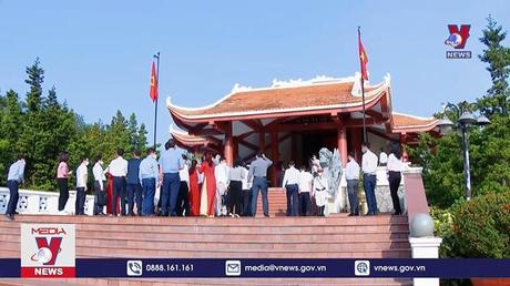 Chủ tịch Quốc hội chúc Tết cán bộ, chiến sĩ Công an và lực lượng Y tế Cà Mau