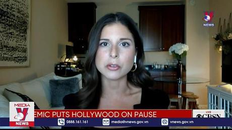 Hollywood loay hoay giữa dịch