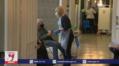 Vùng England (Anh) dỡ bỏ hạn chế phòng Omicron