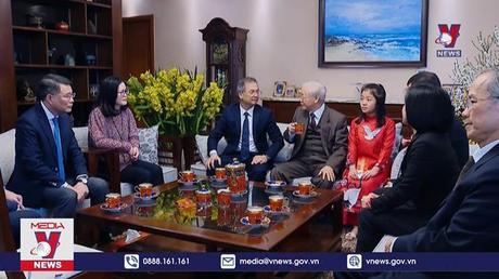 Tổng Bí thư Nguyễn Phú Trọng chúc tết gia đình các cố Tổng  Bí thư