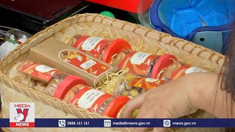 Giỏ quà truyền thống lên ngôi dịp Tết