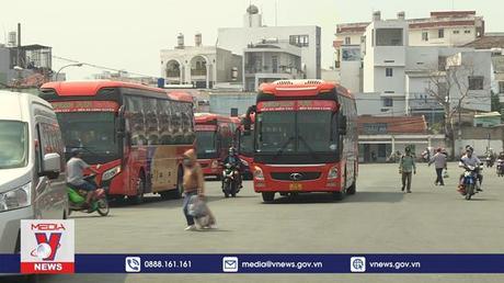 Người dân đổ về miền Tây đón tết