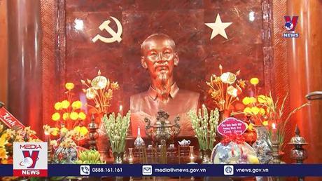 Chủ tịch Quốc hội Dâng hương tưởng niệm Chủ tịch Hồ Chí Minh
