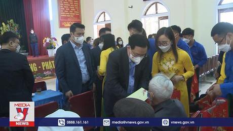 Chủ tịch Quốc hội thăm các hộ nghèo, gia đình chính sách tại Nghệ An