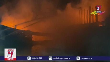 Hỏa hoạn thiêu rụi 4 tàu cá tại Quảng Ngãi