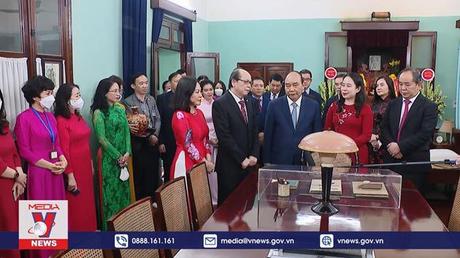 Chủ tịch nước Nguyễn Xuân Phúc dâng hương tưởng nhớ Chủ tịch Hồ Chí Minh tại Nhà 67