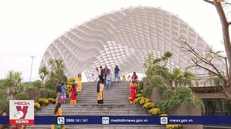 Sắc xuân bên dòng sông Hàn