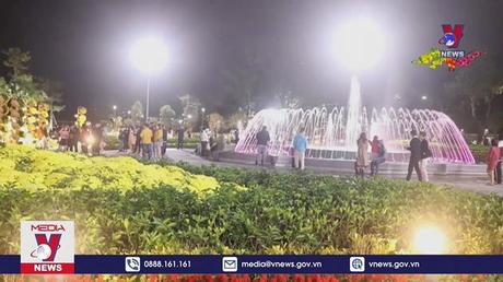 Người dân Thừa Thiên - Huế rộn ràng đón giao thừa