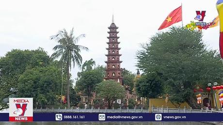 Người dân Thủ đô du xuân đón năm mới