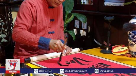 Giữ hồn Việt trong thư pháp chữ Quốc ngữ