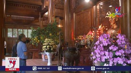 Nhân dân hướng về Bác trong ngày đầu năm mới 