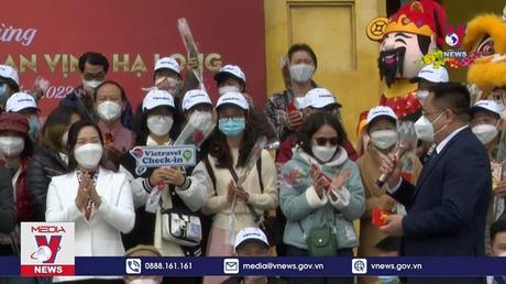 Quảng Ninh đón đoàn khách xông đất đầu Năm mới