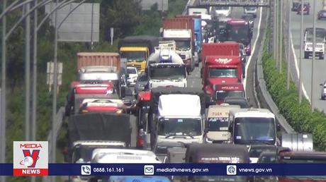 Xử phạt trạm thu phí để xảy ra ùn tắc