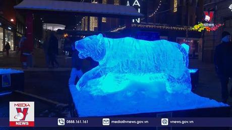 Điêu khắc trên băng mừng năm mới tại Helsinki