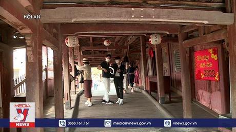 Nhiều điểm du lịch hút khách dịp đầu năm