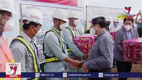 Thủ tướng kiểm tra xây dựng sân bay Long Thành