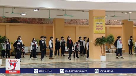 Học sinh Hà Nội trở lại trường