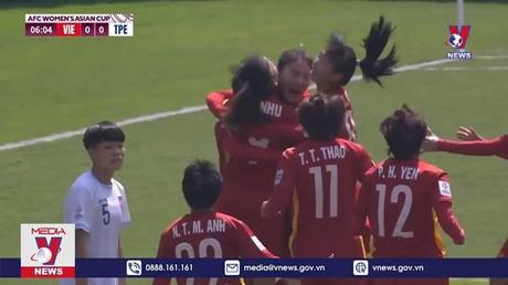 Tặng bằng khen đội tuyển Bóng đá nữ Việt Nam
