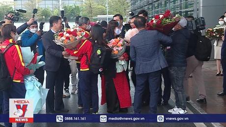 Đội tuyển bóng đá nữ về nước