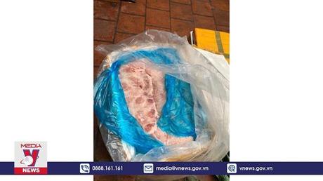 Phát hiện 5 tấn thực phẩm không rõ nguồn gốc