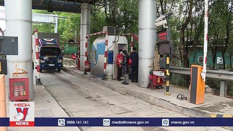 Nhiều tài xế gặp sự cố với làn thu phí tự động