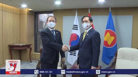 Bộ trưởng Bùi Thanh Sơn gặp gỡ cộng đồng người Việt 