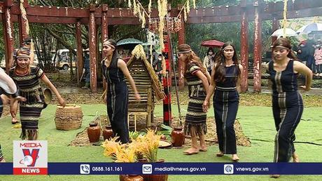 Lắng đọng sắc xuân trên mọi miền tổ quốc