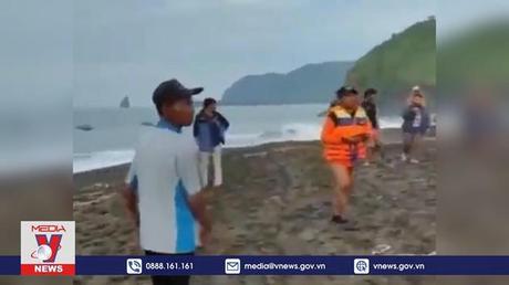 Tai nạn sóng cuốn nghiêm trọng tại Indonesia