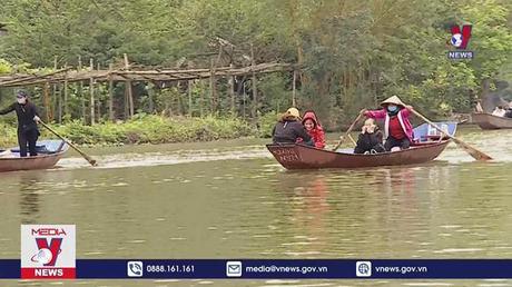 Chùa Hương chính thức đón khách tham quan