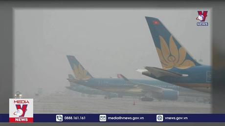 Hàng chục chuyến bay không thể hạ cánh vì sương mù