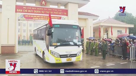 Thanh niên Phú Thọ phấn khởi lên đường nhập ngũ