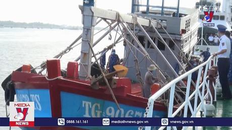Bắt giữ tàu chở 110.000 lít dầu không rõ nguồn gốc
