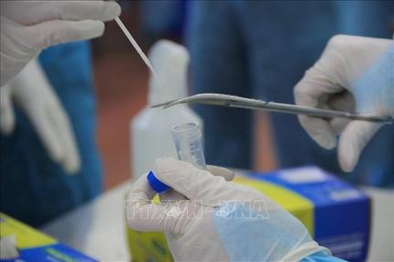 Điều chỉnh giá xét nghiệm SARS-CoV-2 giảm khoảng 30% so với giá hiện hành