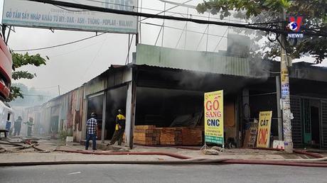 Cháy lớn công ty gỗ tại TP HCM