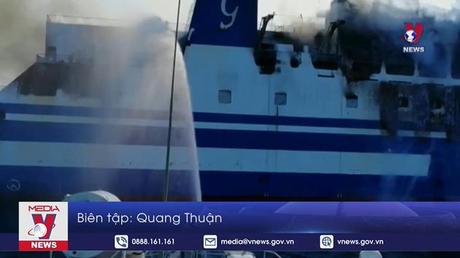Cháy phà chở hàng trăm người ở Hy Lạp